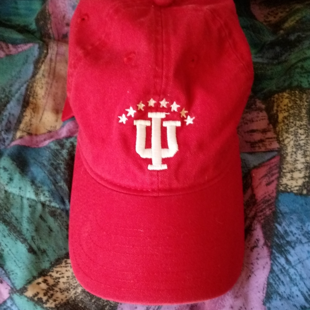 🎄 Red Indiana adidas hat